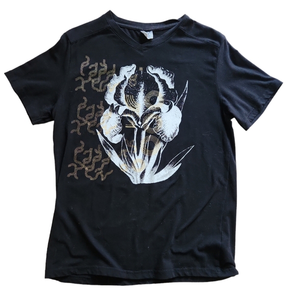 Graphic tee - Picture 1 of 7